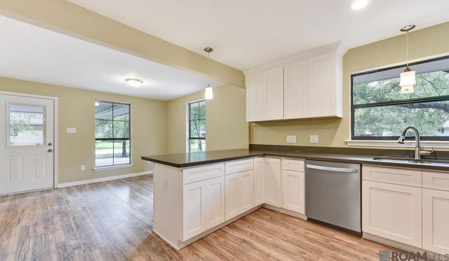 2060 S Woodcrest St, Denham Springs, LA 70726