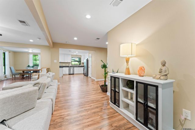 2060 S Woodcrest St, Denham Springs, LA 70726