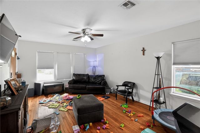 624 Chamberlain St, Corpus Christi, TX 78404