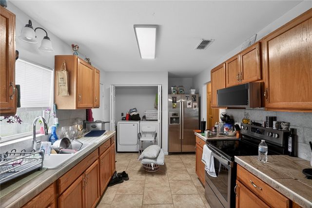 624 Chamberlain St, Corpus Christi, TX 78404