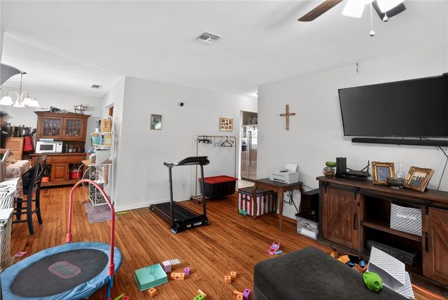 624 Chamberlain St, Corpus Christi, TX 78404