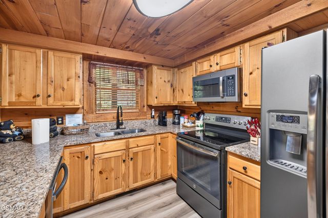 550 Wildwood Forest Way, Sevierville, TN 37876