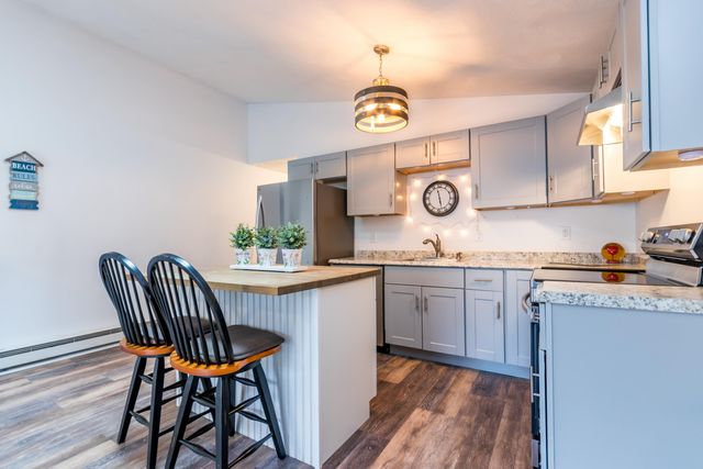 70 Cape Drive APT 11D, Mashpee, MA 02649