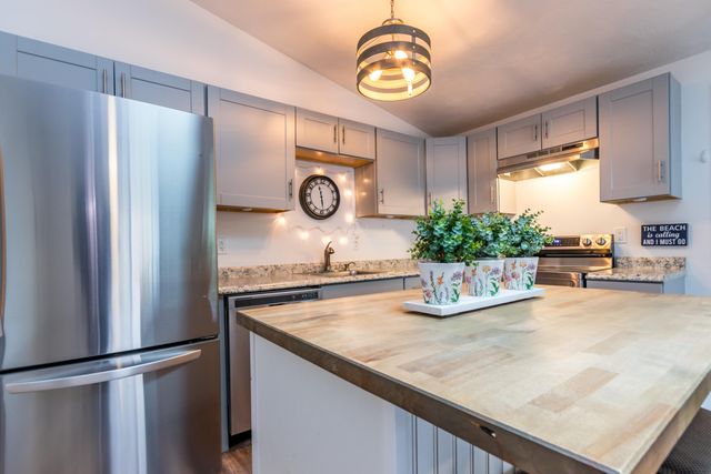 70 Cape Drive APT 11D, Mashpee, MA 02649