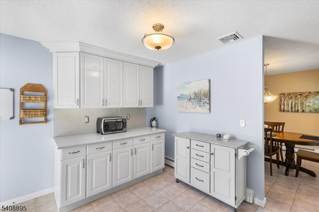 19 Danbury Ln, Jefferson Twp., NJ 07849