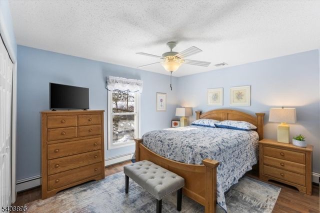 19 Danbury Ln, Jefferson Twp., NJ 07849