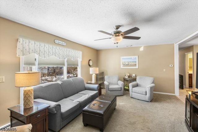 19 Danbury Ln, Jefferson Twp., NJ 07849