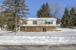 19 Danbury Ln, Jefferson Twp., NJ 07849