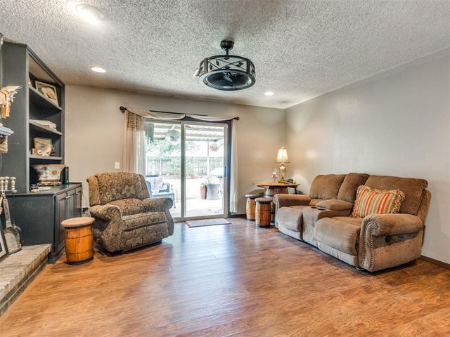 752 Red Oak Terrace, Edmond, OK 73003