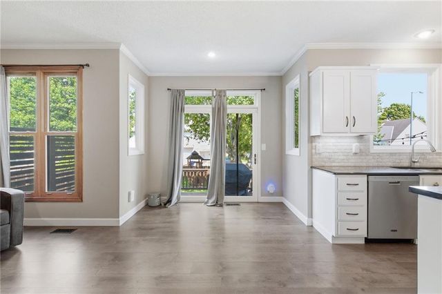 11941 S Cottonwood Drive, Olathe, KS 66062