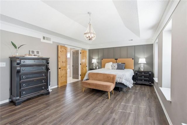 11941 S Cottonwood Drive, Olathe, KS 66062