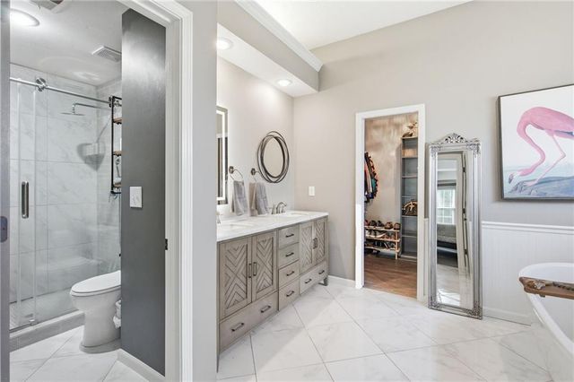 11941 S Cottonwood Drive, Olathe, KS 66062