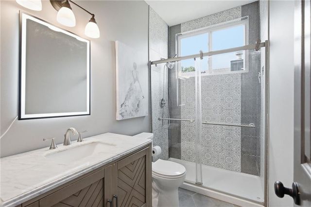 11941 S Cottonwood Drive, Olathe, KS 66062