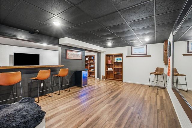 11941 S Cottonwood Drive, Olathe, KS 66062