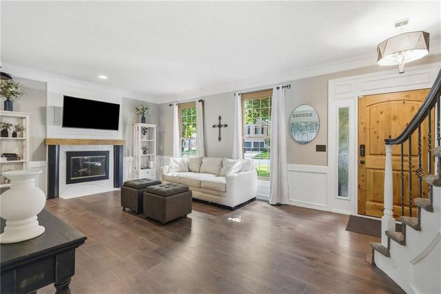 11941 S Cottonwood Drive, Olathe, KS 66062