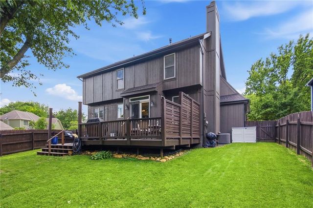 11941 S Cottonwood Drive, Olathe, KS 66062