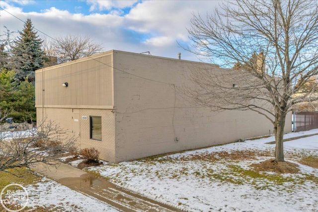 12525 E 9 Mile Road, Warren, MI 48089