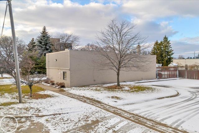 12525 E 9 Mile Road, Warren, MI 48089