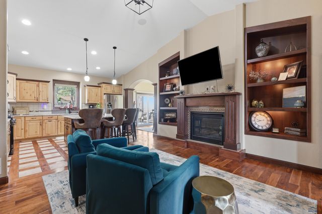7245 CASTLEWOOD DR, Summerset, SD 57718