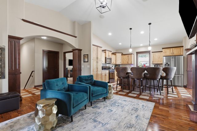 7245 CASTLEWOOD DR, Summerset, SD 57718