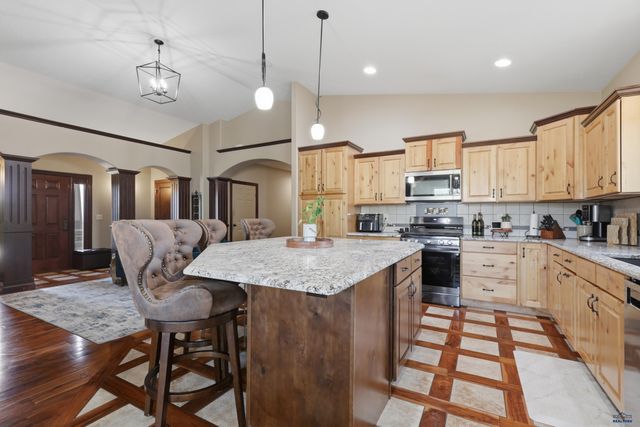 7245 CASTLEWOOD DR, Summerset, SD 57718
