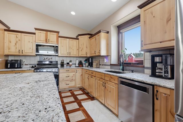 7245 CASTLEWOOD DR, Summerset, SD 57718