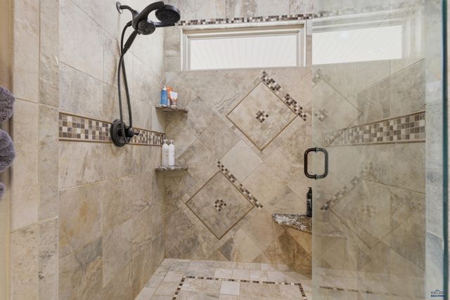 7245 CASTLEWOOD DR, Summerset, SD 57718
