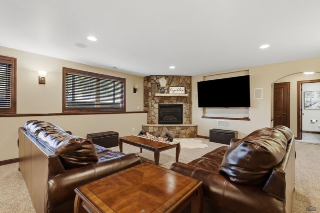 7245 CASTLEWOOD DR, Summerset, SD 57718