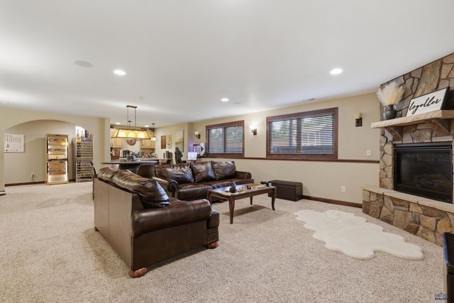 7245 CASTLEWOOD DR, Summerset, SD 57718