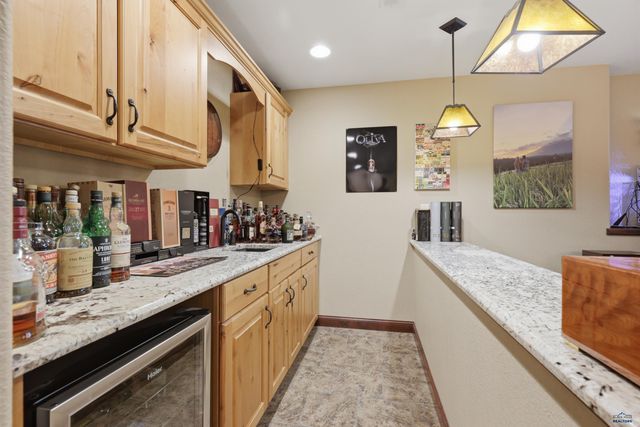 7245 CASTLEWOOD DR, Summerset, SD 57718