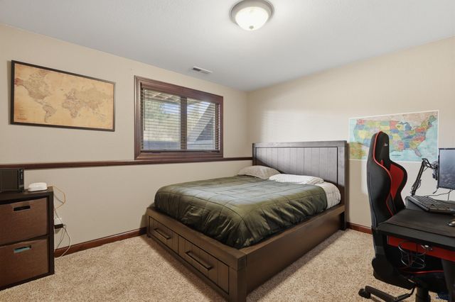 7245 CASTLEWOOD DR, Summerset, SD 57718