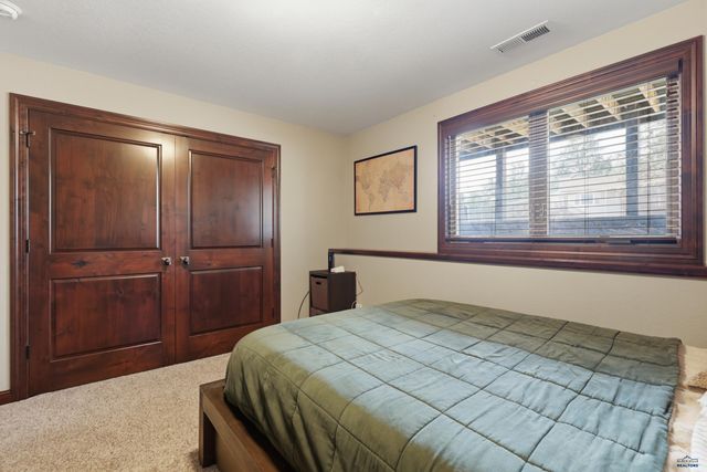7245 CASTLEWOOD DR, Summerset, SD 57718