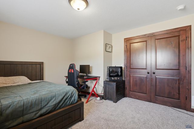 7245 CASTLEWOOD DR, Summerset, SD 57718