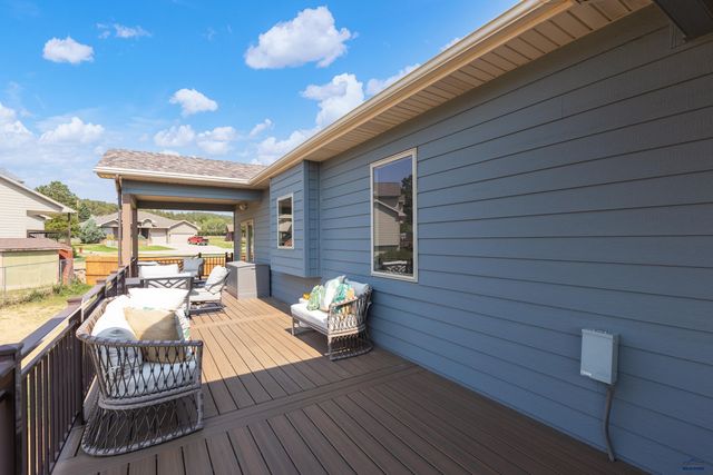 7245 CASTLEWOOD DR, Summerset, SD 57718