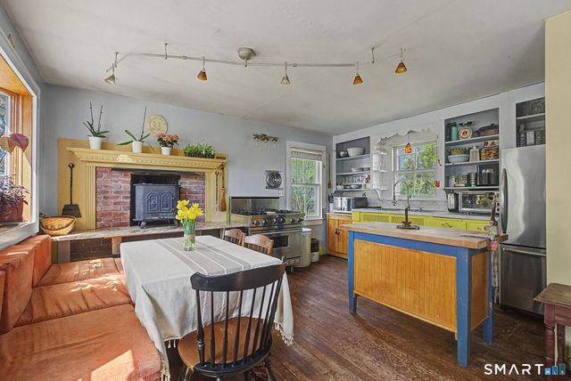 57 Grove Street, Clinton, CT 06413