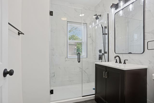 7000 S Eberhart Avenue, Chicago, IL 60637