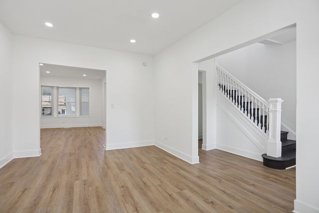 7000 S Eberhart Avenue, Chicago, IL 60637