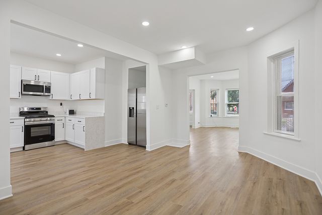 7000 S Eberhart Avenue, Chicago, IL 60637