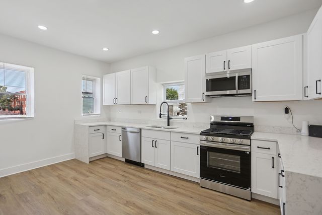 7000 S Eberhart Avenue, Chicago, IL 60637