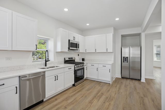 7000 S Eberhart Avenue, Chicago, IL 60637