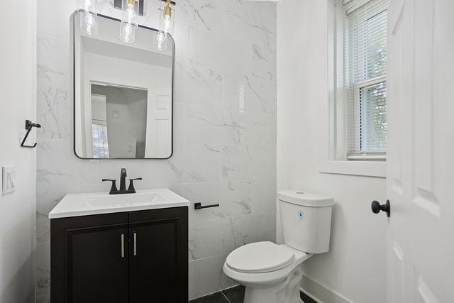7000 S Eberhart Avenue, Chicago, IL 60637