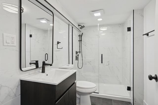 7000 S Eberhart Avenue, Chicago, IL 60637