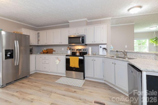 205 Sleepy Hollow Drive, Mars Hill, NC 28754