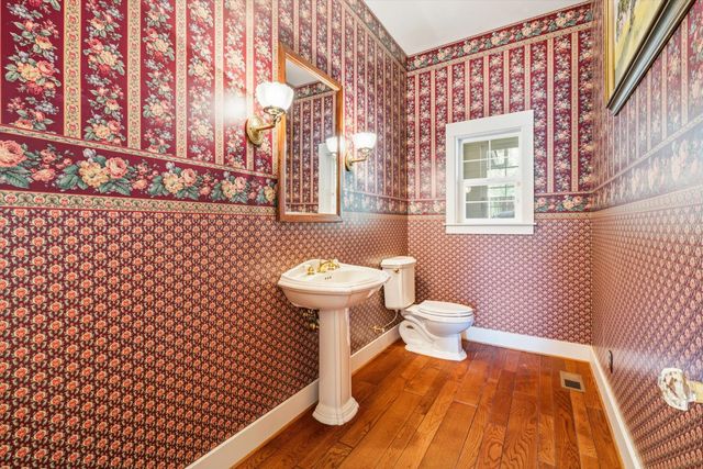 13197 Lake Valley Dr, Auburn, CA 95602