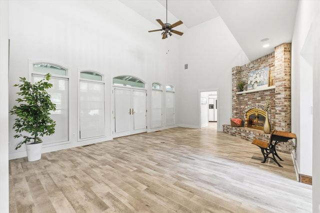 13197 Lake Valley Dr, Auburn, CA 95602