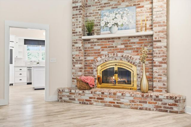 13197 Lake Valley Dr, Auburn, CA 95602