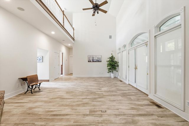 13197 Lake Valley Dr, Auburn, CA 95602