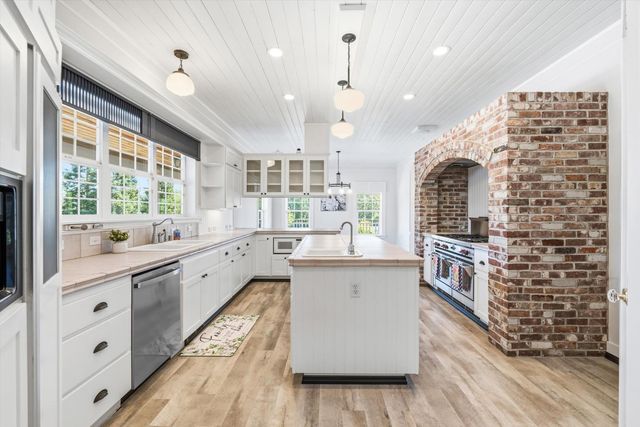 13197 Lake Valley Dr, Auburn, CA 95602