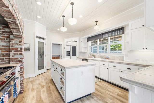 13197 Lake Valley Dr, Auburn, CA 95602