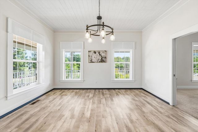 13197 Lake Valley Dr, Auburn, CA 95602
